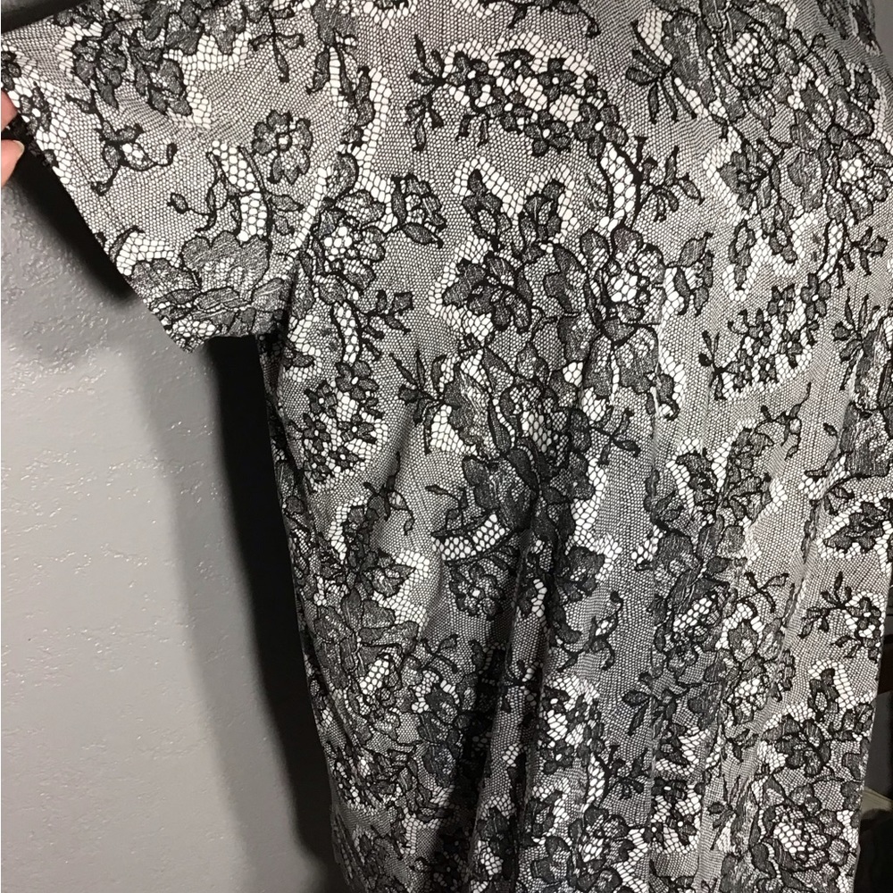 Simply Vera Wang Modern Tee Women’s Sz 2X Color Black/white Floral Short Sleeve - Picture 8 of 10
